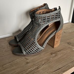 Beecher Stacked Heel